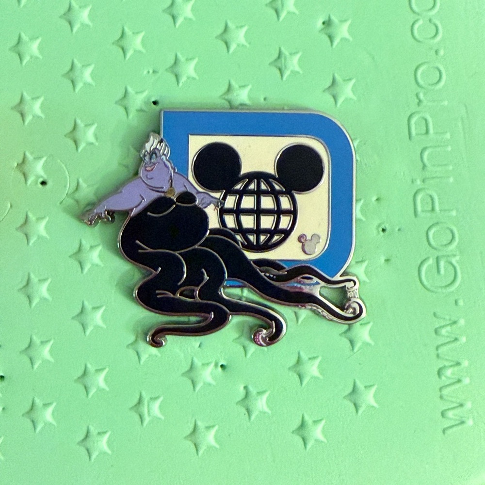 Disney World 2025 Hidden Mickey pin - Ursula D